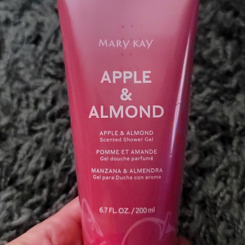 🍎NEW! Mary Kay Apple And Almond Scented Shower Gel🍎